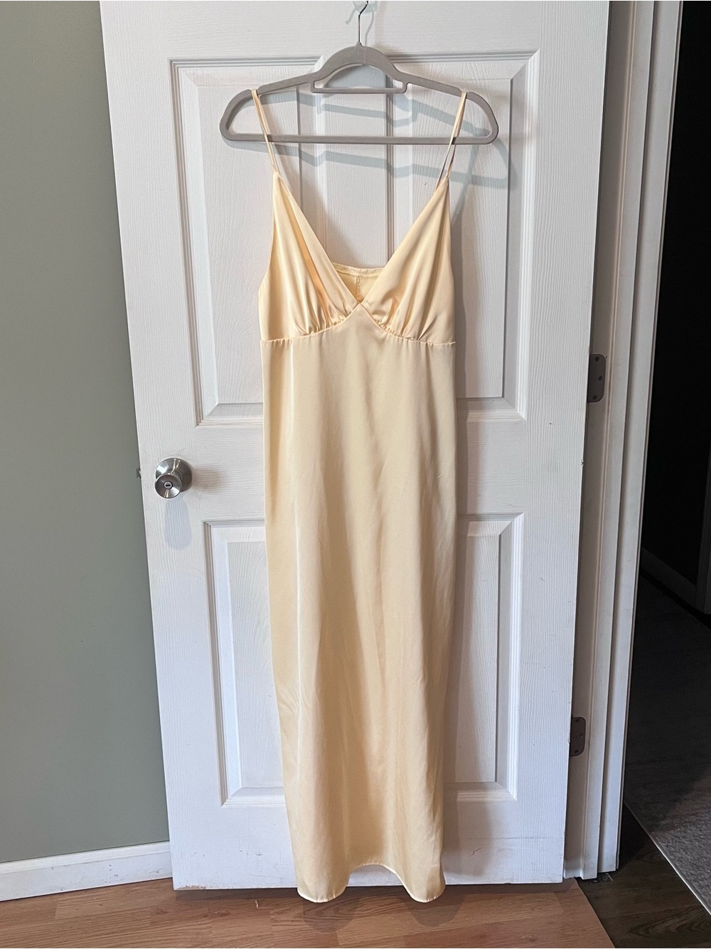 Silky cream/light yellow slip dress